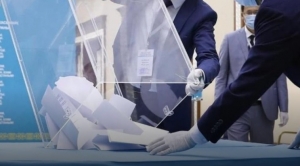 Саясаттанушы алдағы сайлауға қатысатын партиялар жөнінде пікір білдірді