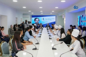 Сенаторы обсудили предстоящий референдум со студентами  в Кокшетау