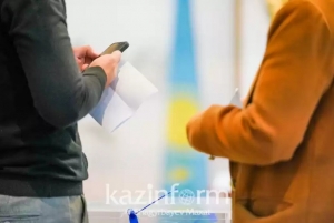 Партиялар мен өзін-өзі ұсынушылар сайлаушылардың дауысы үшін күреседі – сарапшы